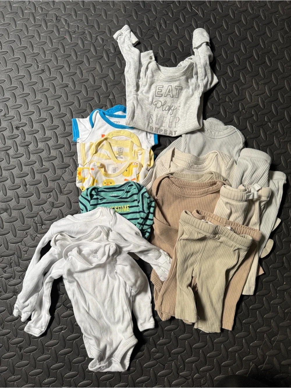 Mixed Newborn Onesies - used - newborn